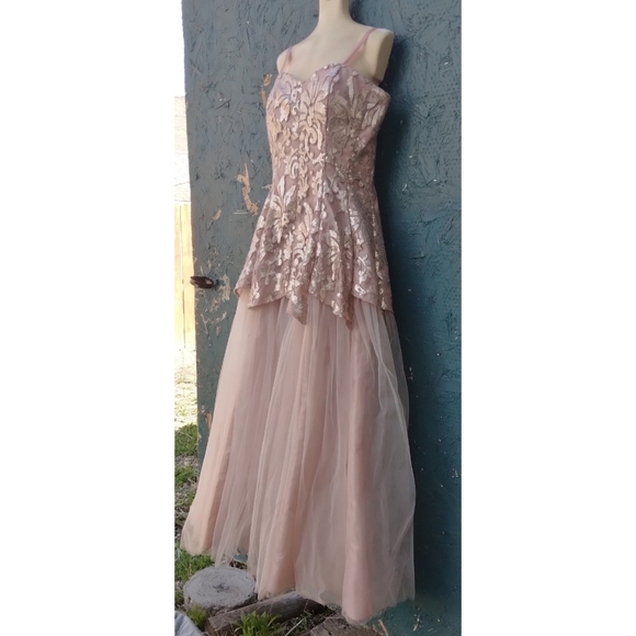 Vintage Inspired Pink Mauve Tulle and Sequin Strapless Formal Prom Party Dress - Picture 2 of 8